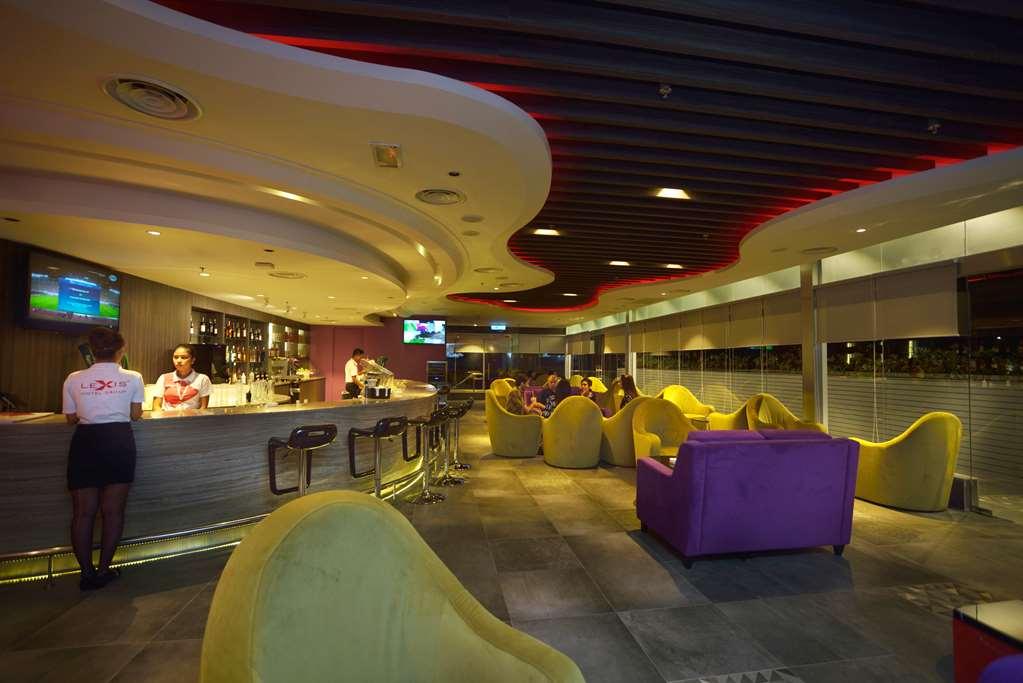 Lexis Suites Penang Bayan Lepas Εξωτερικό φωτογραφία The interior of the lounge