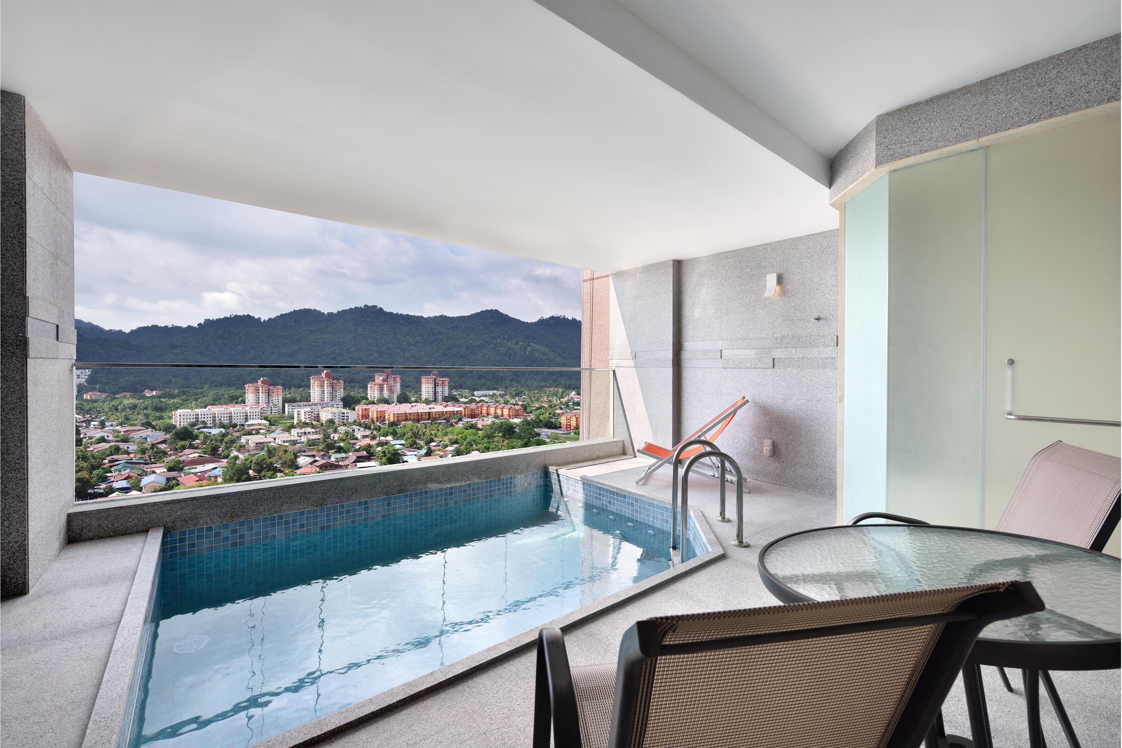 Lexis Suites Penang Bayan Lepas Εξωτερικό φωτογραφία A private pool at a hotel