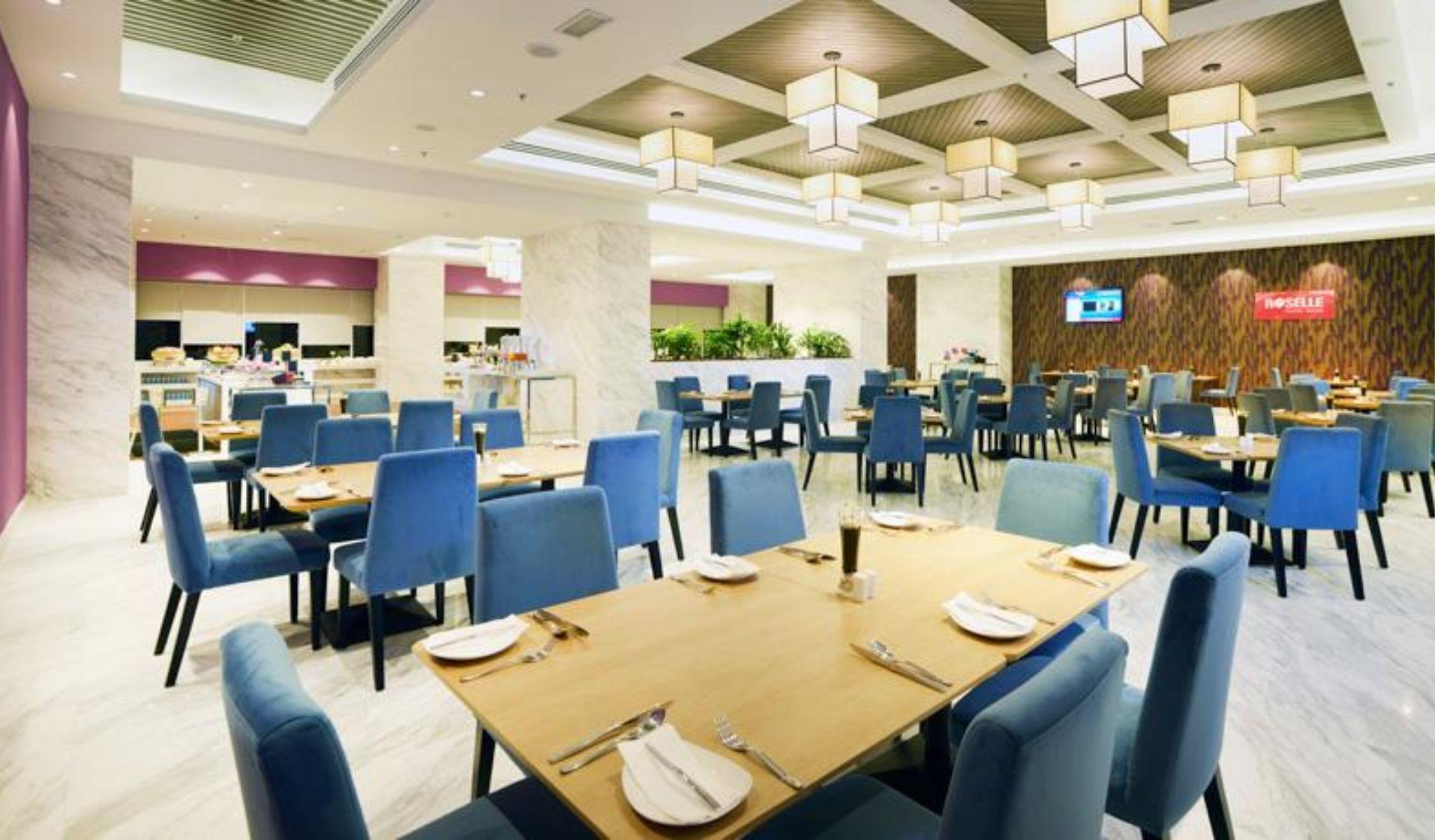 Lexis Suites Penang Bayan Lepas Εξωτερικό φωτογραφία The restaurant