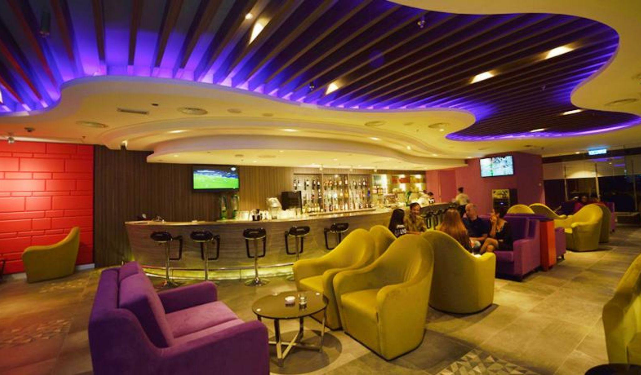 Lexis Suites Penang Bayan Lepas Εξωτερικό φωτογραφία The lounge at the airport