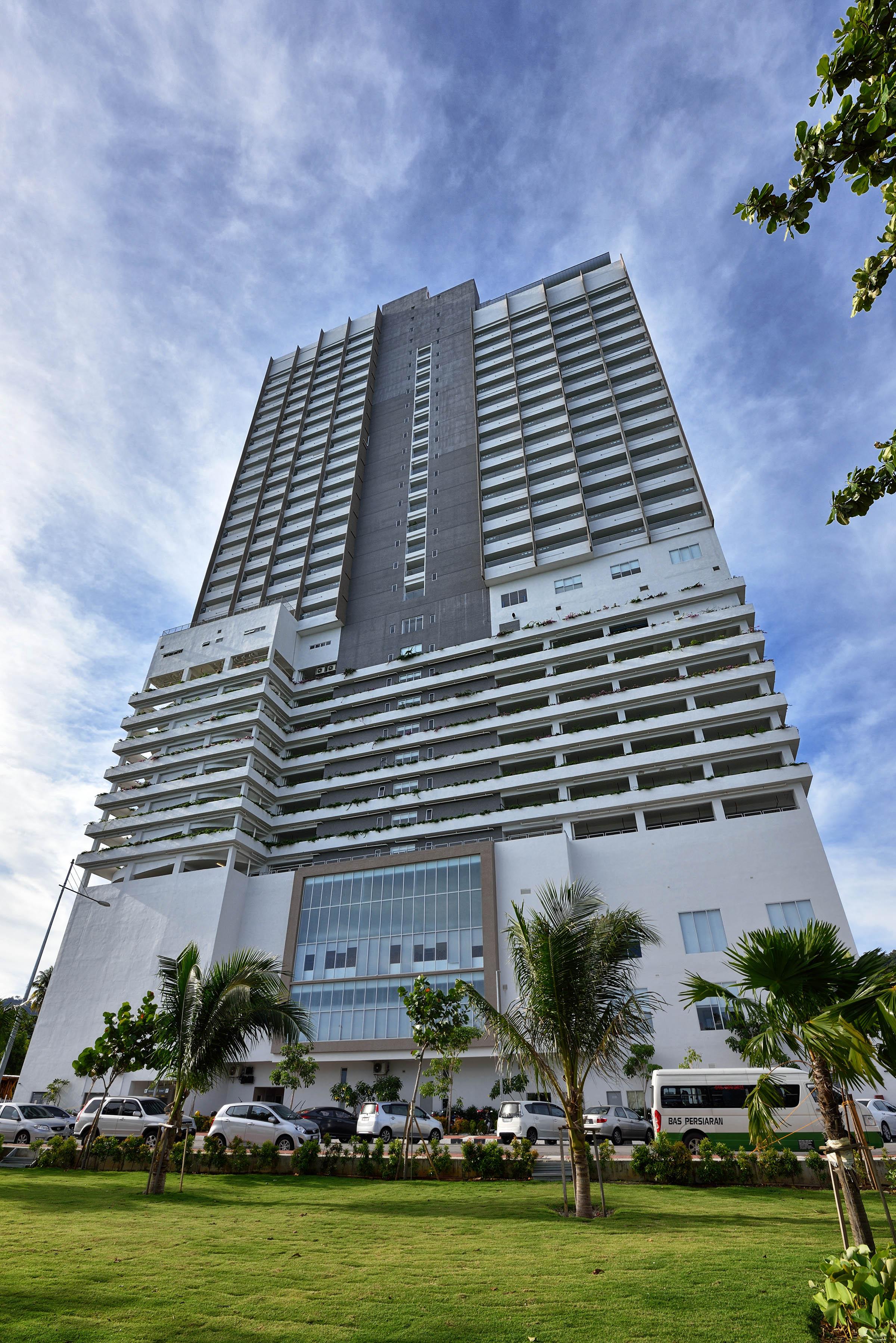 Lexis Suites Penang Bayan Lepas Εξωτερικό φωτογραφία The building in 2019