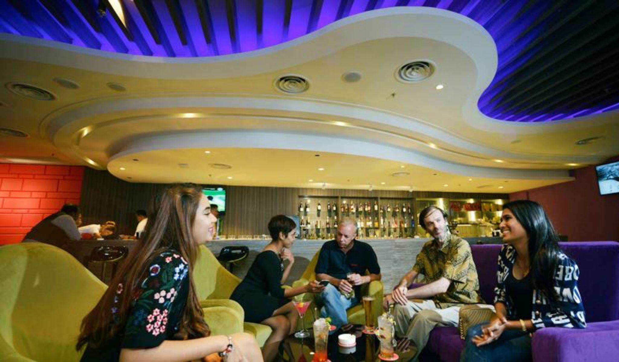 Lexis Suites Penang Bayan Lepas Εξωτερικό φωτογραφία The bar at the 101 bar