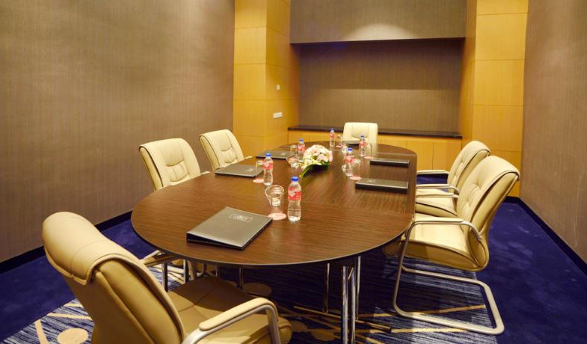 Lexis Suites Penang Bayan Lepas Εξωτερικό φωτογραφία A meeting room