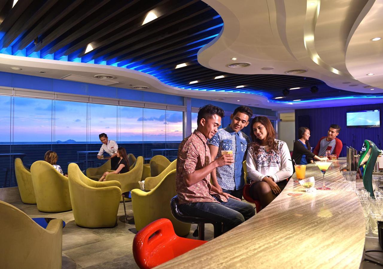 Lexis Suites Penang Bayan Lepas Εξωτερικό φωτογραφία The lounge at KLIA